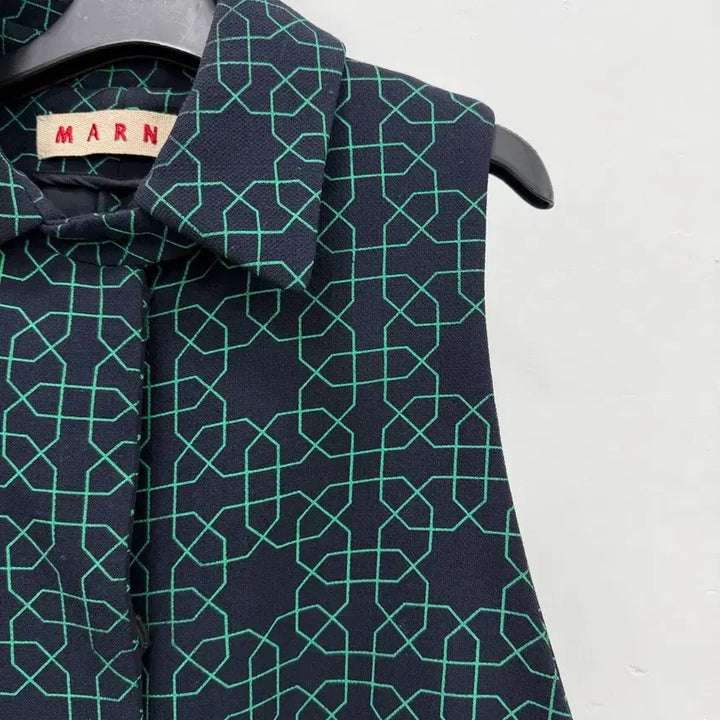 [BUNJANG] MARNI Sleeveless Vest Jacket / 정품 마르니 MARNI 민소매 라나버진울 100% 베스트 자켓