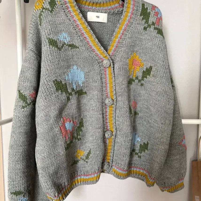 [BUNJANG] Egg Floral Knit Cardigan Gray / 에그 꽃무늬 니트 가디건 그레이