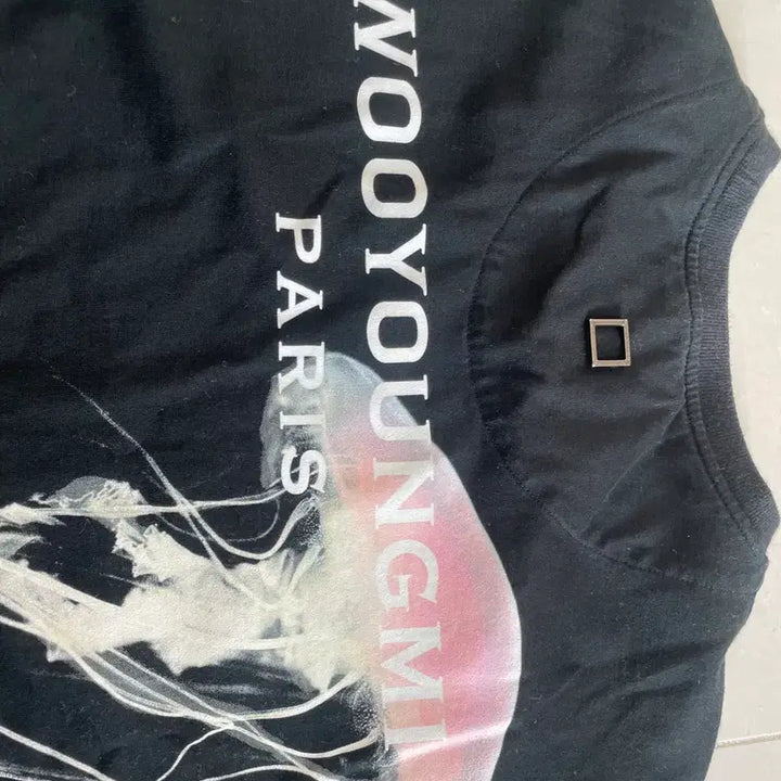 [SOLD OUT] 우영미 젤리피쉬 백로고 반팔티셔츠 24SS