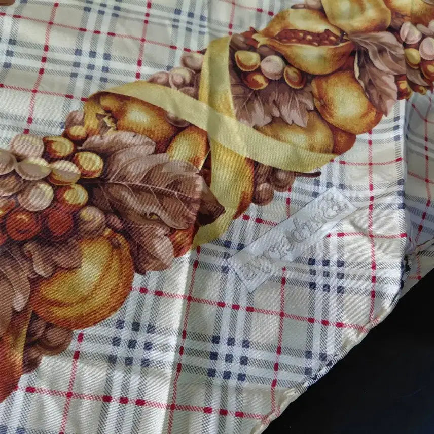 [BUNJANG] Burberry Fruit Print Check Scarf / 버버리스카프
