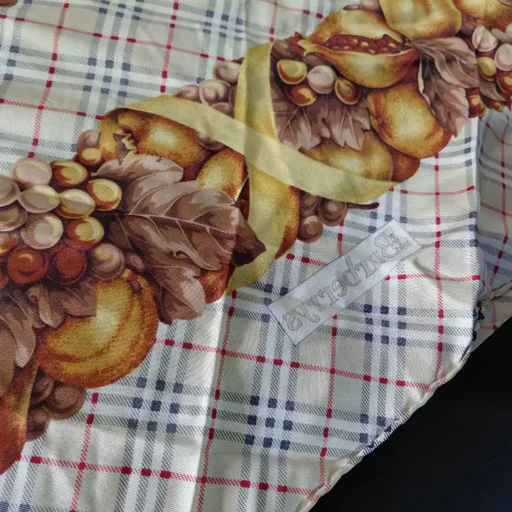 [BUNJANG] Burberry Fruit Print Check Scarf / 버버리스카프