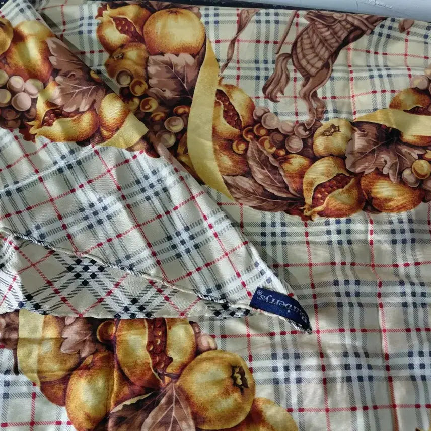 [BUNJANG] Burberry Fruit Print Check Scarf / 버버리스카프