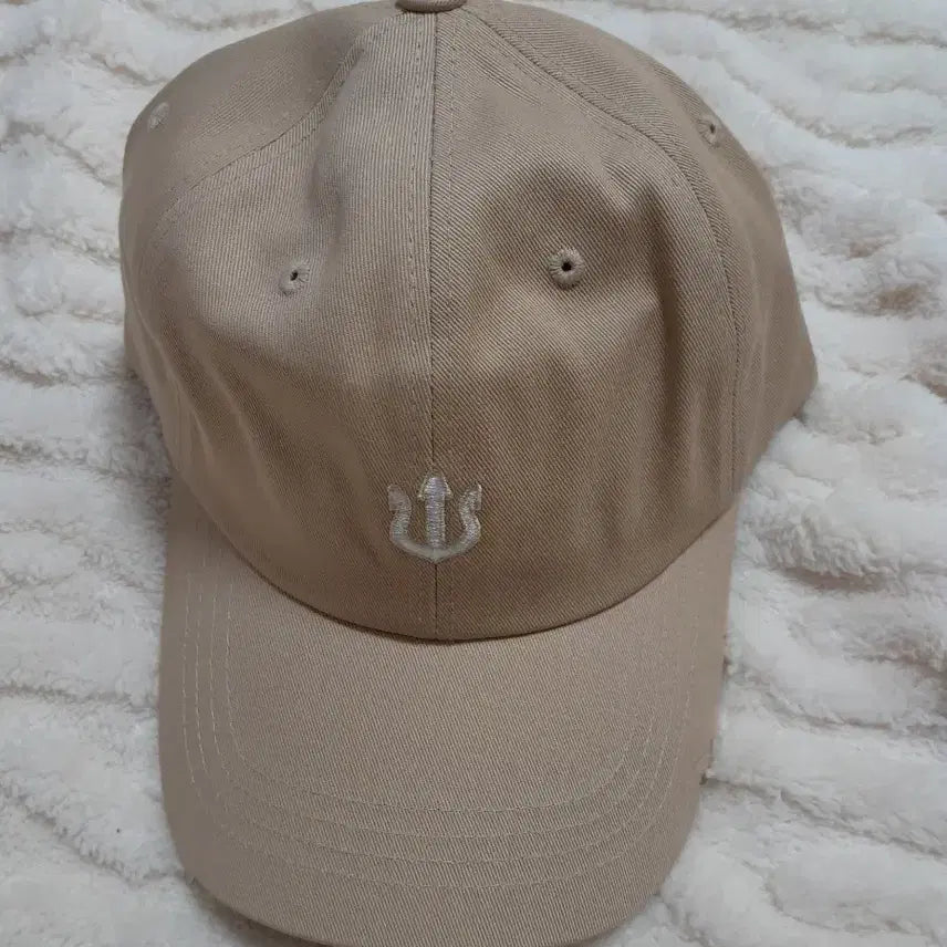 [BUNJANG] Verutum Beige Cap Embroidered Logo / 베루툼베이지색 캡모자 자수 로고