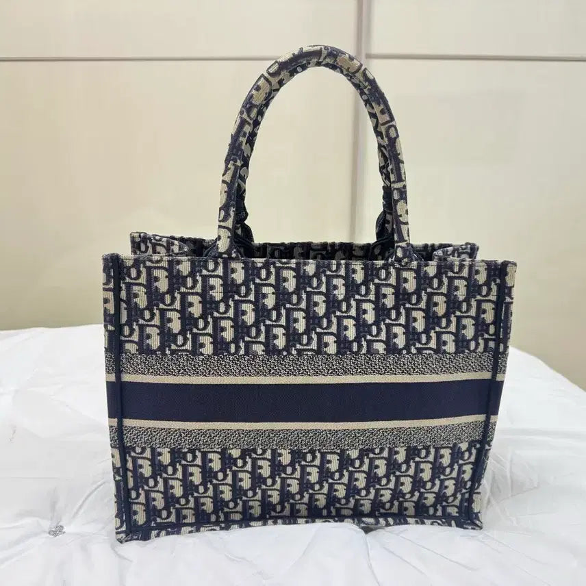 [SOLD OUT] 디올 북토트 오블리크 미듐(구스몰)