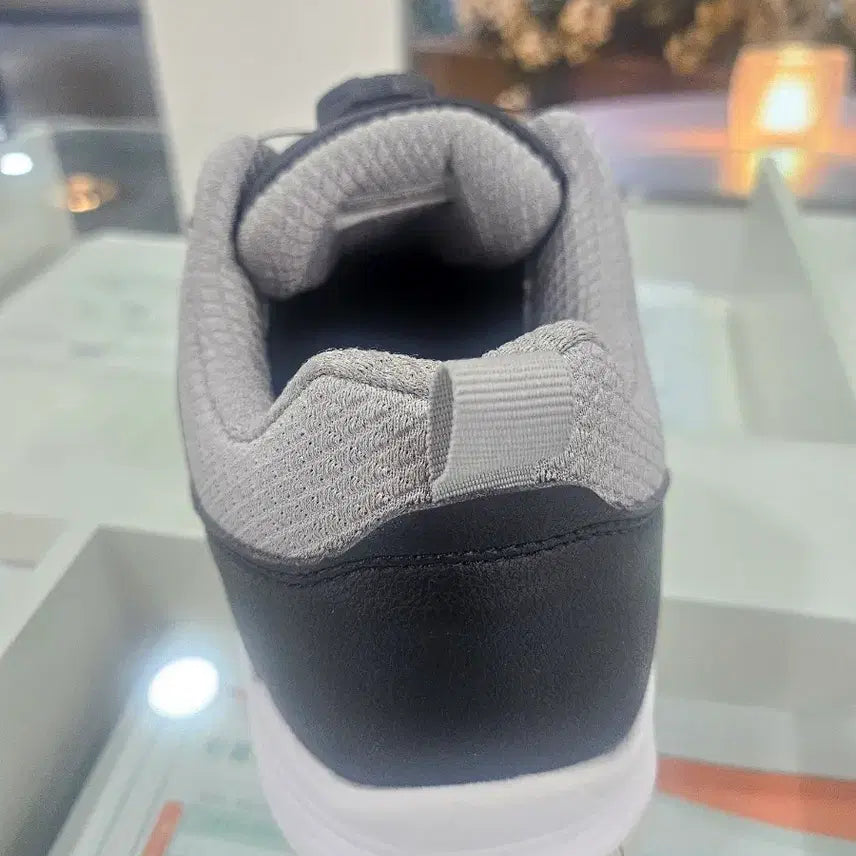 [BUNJANG] High Living Functional Sneakers 240 / 운동화 (하이리빙 기능성 운동화 240)