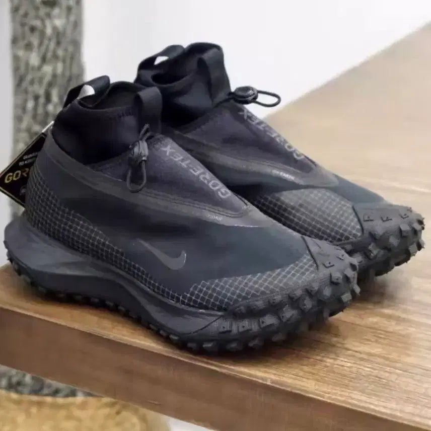[BUNJANG] Nike ACG Mountain Fly Gore-Tex Black and Dark Grey Sneakers / ACG 마운틴 플라이 고어텍스 블랙 앤 다크 그레이 265mm