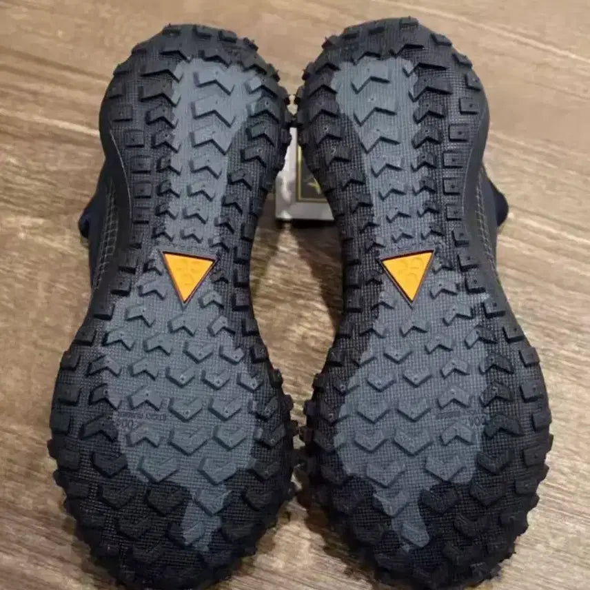 [BUNJANG] Nike ACG Mountain Fly Gore-Tex Black and Dark Grey Sneakers / ACG 마운틴 플라이 고어텍스 블랙 앤 다크 그레이 265mm