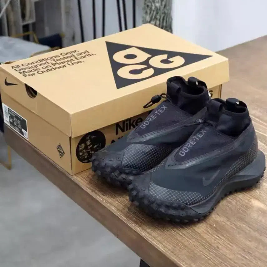 [BUNJANG] Nike ACG Mountain Fly Gore-Tex Black and Dark Grey Sneakers / ACG 마운틴 플라이 고어텍스 블랙 앤 다크 그레이 265mm