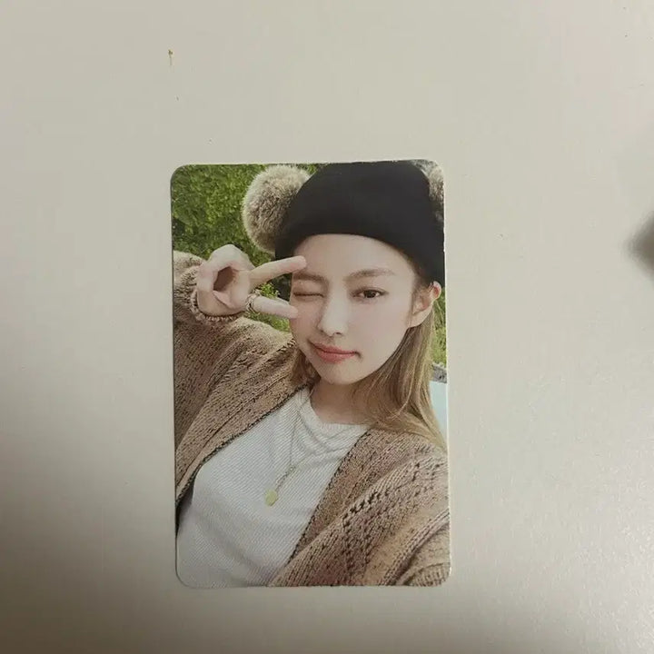 [BUNJANG] BLACKPINK Jennie Bear Hat Photocard / 곰돌제니 제니 포카 본핑크 곰돌젠