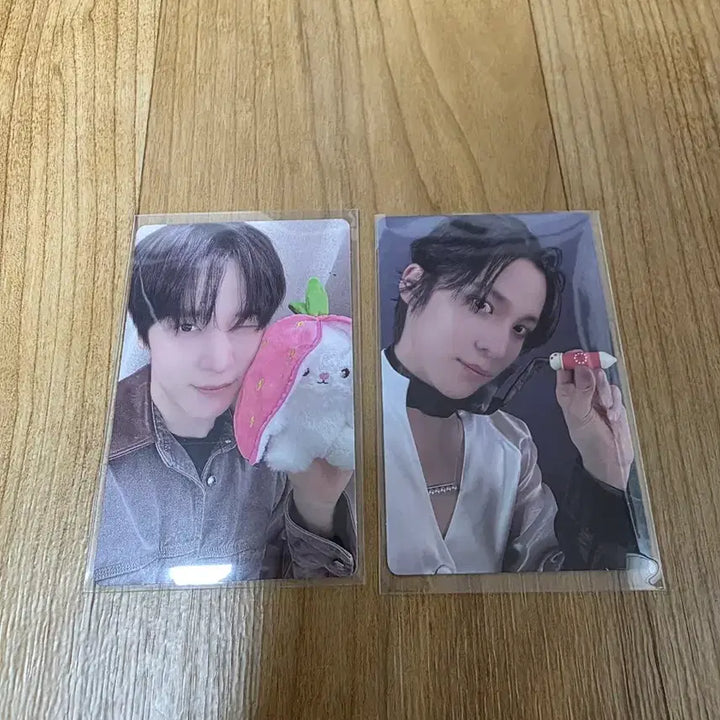 [SOLD OUT] set) 에이티즈 정윤호 돌잡이 딸기토끼 포카 톡톡세트 ateez