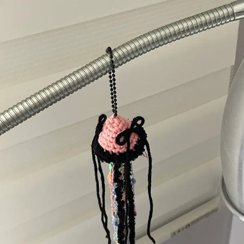 [BUNJANG] Peach Black Balletcore Crochet Jellyfish Keychain / 피치블랙 발레코어 뜨개 해파리 키링