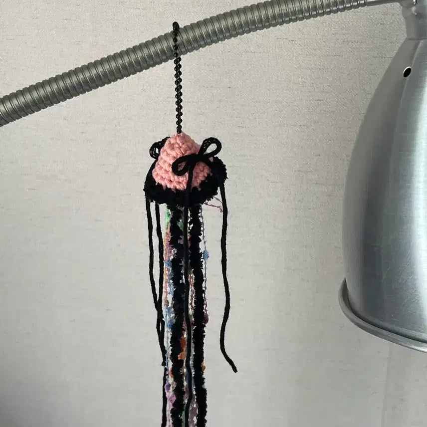 [BUNJANG] Peach Black Balletcore Crochet Jellyfish Keychain / 피치블랙 발레코어 뜨개 해파리 키링
