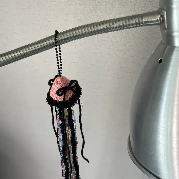 [BUNJANG] Peach Black Balletcore Crochet Jellyfish Keychain / 피치블랙 발레코어 뜨개 해파리 키링