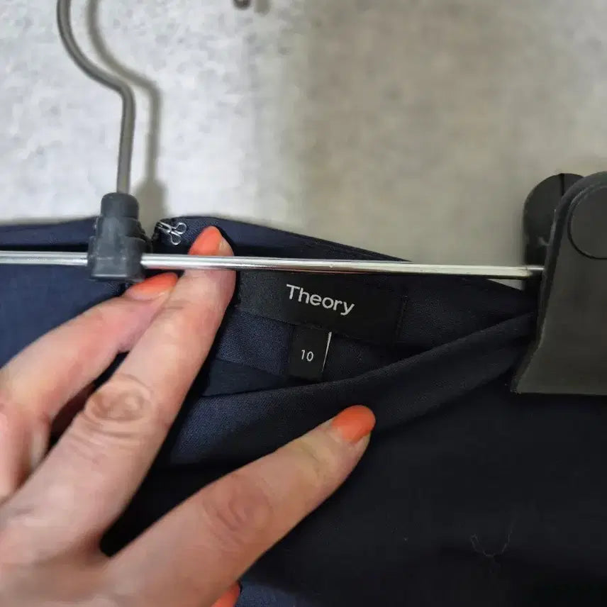 [BUNJANG] Theory H-Line Midi Skirt Navy Size 77 / Theory 띠어리 H라인 스커트 네이비 77사이즈