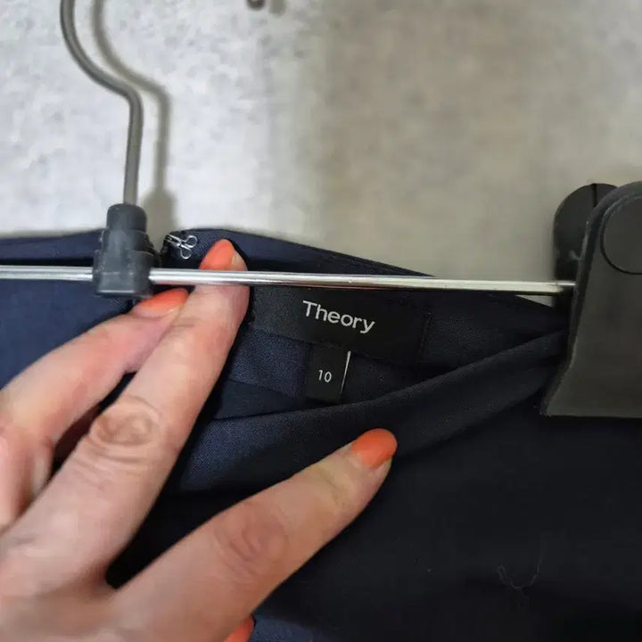 [BUNJANG] Theory H-Line Midi Skirt Navy Size 77 / Theory 띠어리 H라인 스커트 네이비 77사이즈