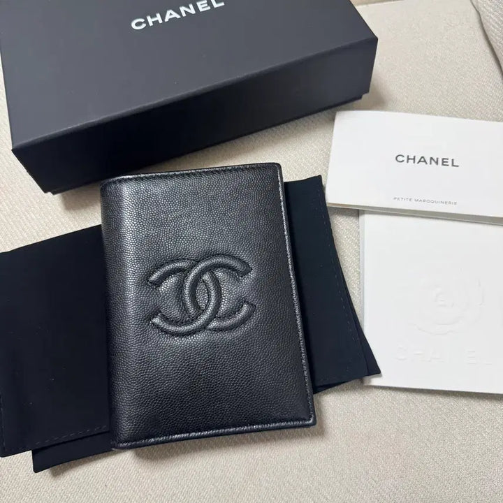 [SOLD OUT] 샤넬 클래식 캐비어 반지갑 여권지갑 내장칩