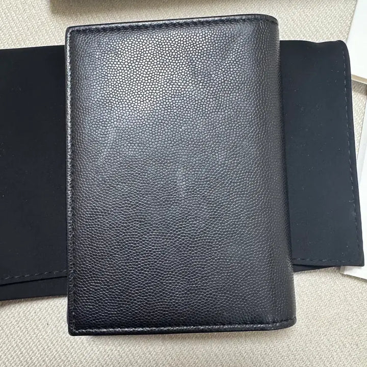 [SOLD OUT] 샤넬 클래식 캐비어 반지갑 여권지갑 내장칩