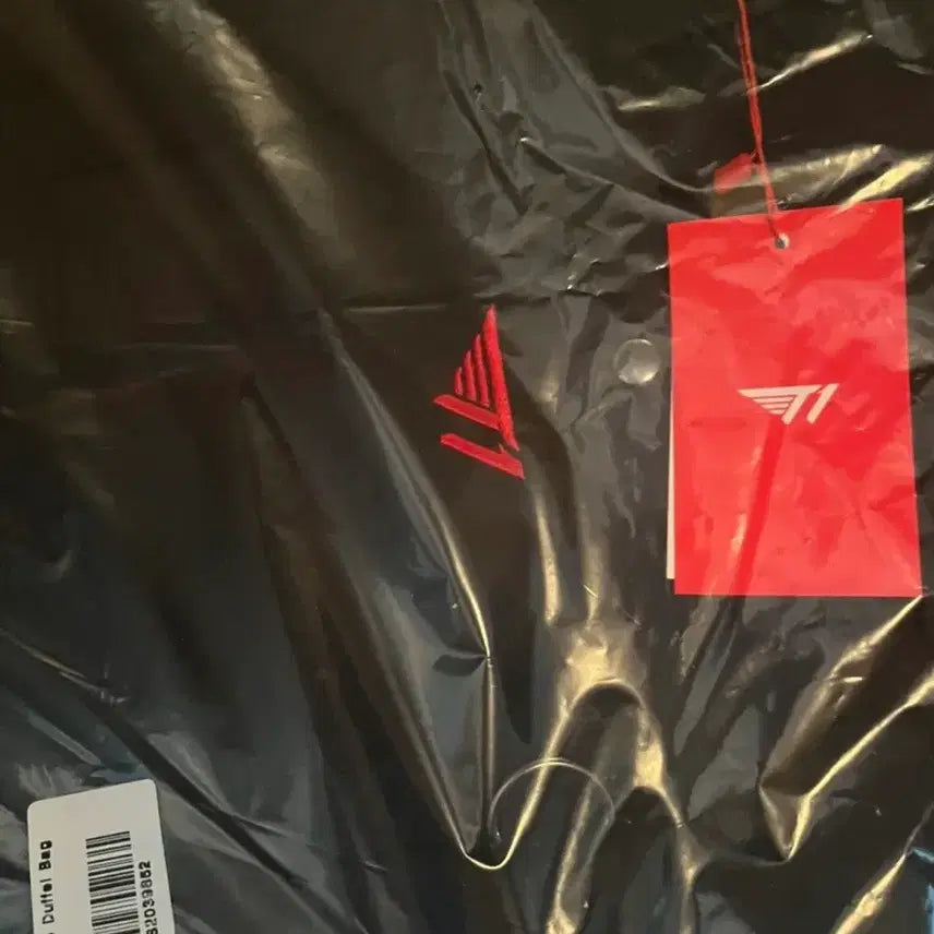 [BUNJANG] T1 Logo Duffel Bag Black / T1 로고 더플백 블랙 새상품