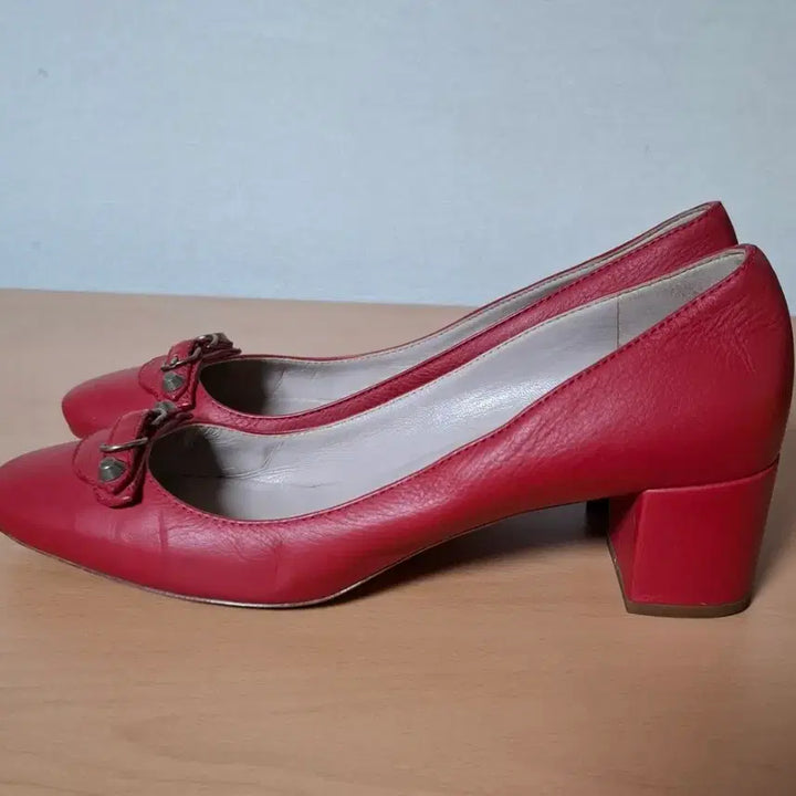 [SOLD OUT] 발렌시아가 38.5 약245 펌프스