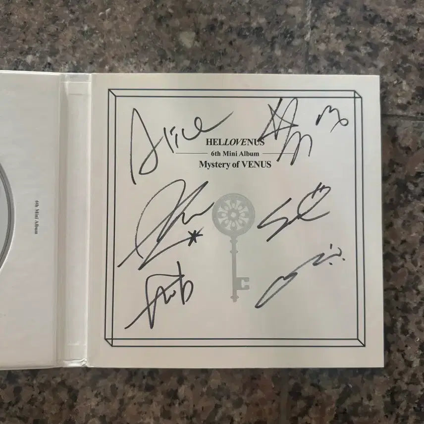 [SOLD OUT] 비매 헬로비너스 친필 싸인 사인 앨범 mysterious