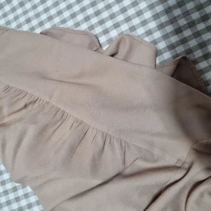 [BUNJANG] List Ribbon Blouse Beige / 리스트 리본 블라우스 베이지