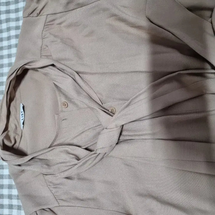 [BUNJANG] List Ribbon Blouse Beige / 리스트 리본 블라우스 베이지