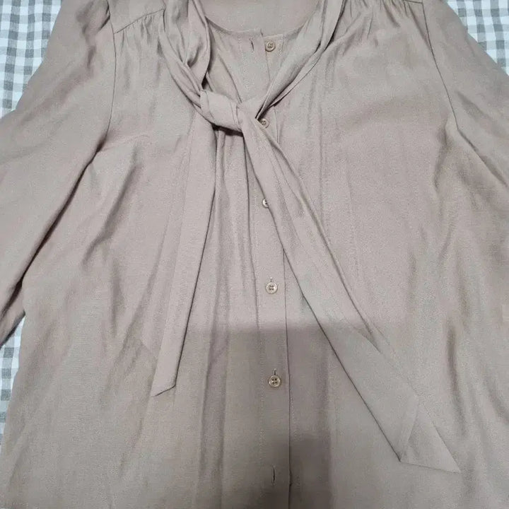 [BUNJANG] List Ribbon Blouse Beige / 리스트 리본 블라우스 베이지