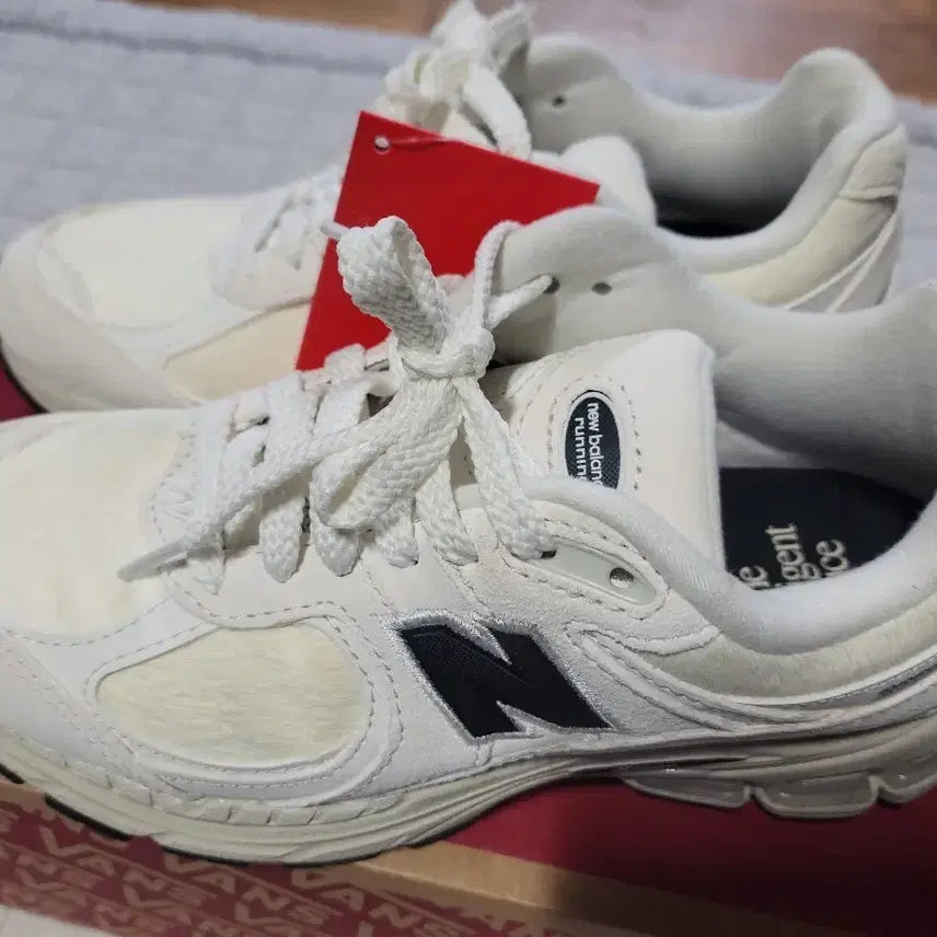 [BUNJANG] New Balance M2002RSW Ivory Sneakers / 뉴발란스 m2002rsw 225사이즈 새상품