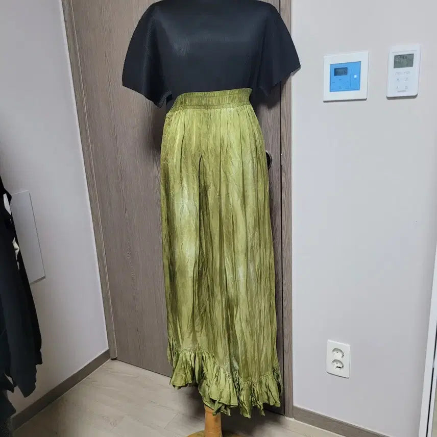 [BUNJANG] ZARA Asymmetrical Flowy Long Skirt Olive / 자라 하늘하늘한 언발란스 밴딩 롱 스커트 올리브색