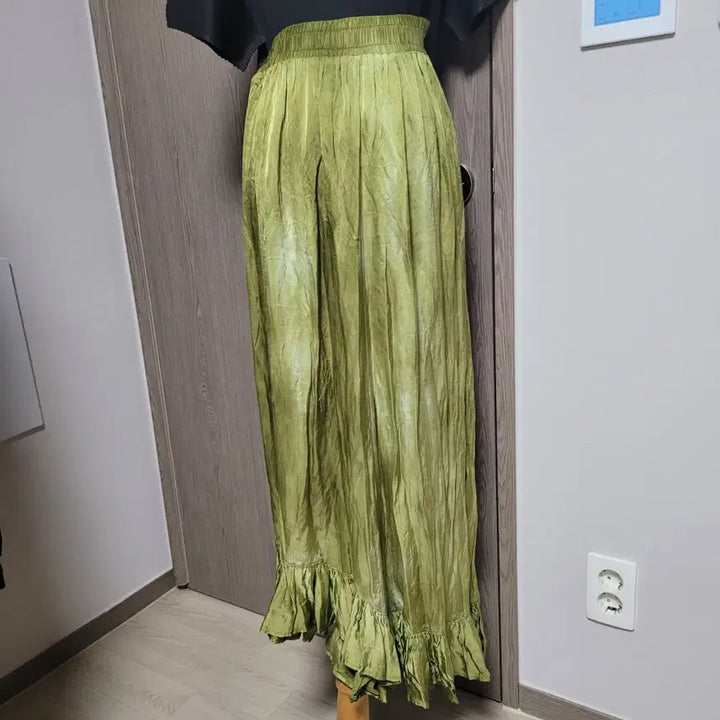 [BUNJANG] ZARA Asymmetrical Flowy Long Skirt Olive / 자라 하늘하늘한 언발란스 밴딩 롱 스커트 올리브색