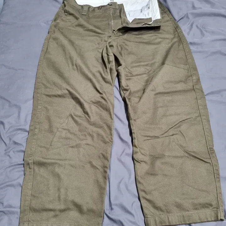 [BUNJANG] Uniqlo Wide Fit Chino Pants Olive / 유니클로 와이드핏 치노팬츠 올리브 91