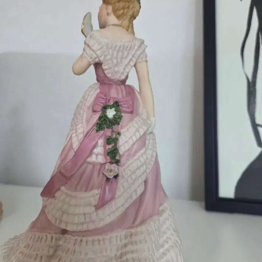 [BUNJANG] Coalport Wedgwood Porcelain Figurine Set / 콜포트 웨지우드 피겨린 도자기 인형 2개 세트