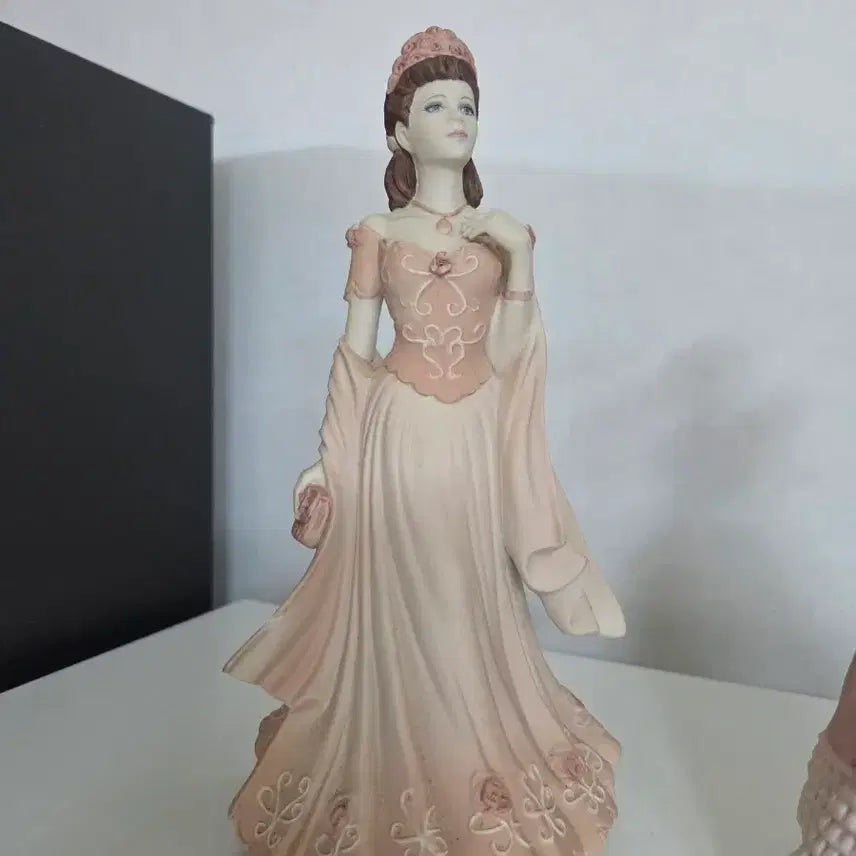 [BUNJANG] Coalport Wedgwood Porcelain Figurine Set / 콜포트 웨지우드 피겨린 도자기 인형 2개 세트