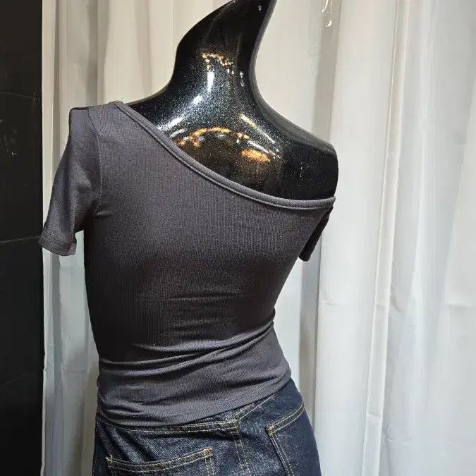 [BUNJANG] Charcoal Off-Shoulder Ribbed Short Sleeve Top / 차콜 한쪽 오프숄드 골지 쇼트 반팔