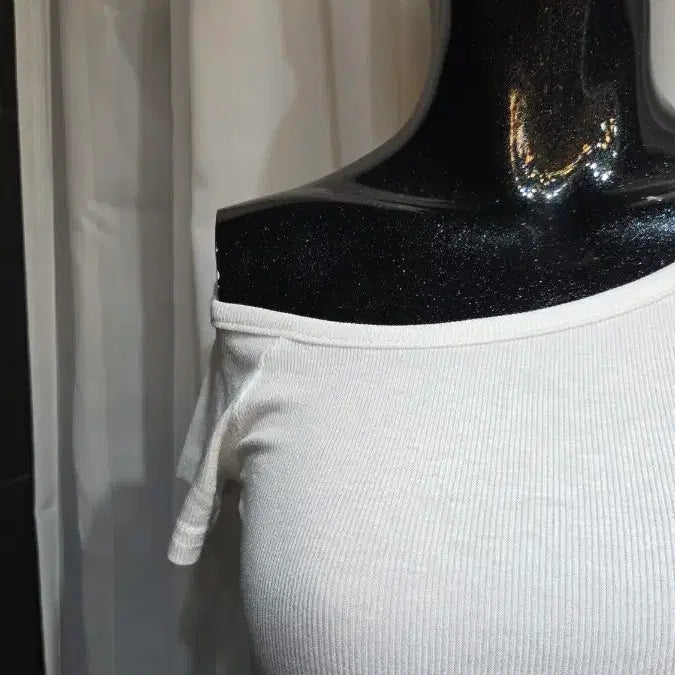 [BUNJANG] Off-Shoulder Ribbed Short Sleeve Top / 한쪽 오프숄드 골지 쇼트 반팔