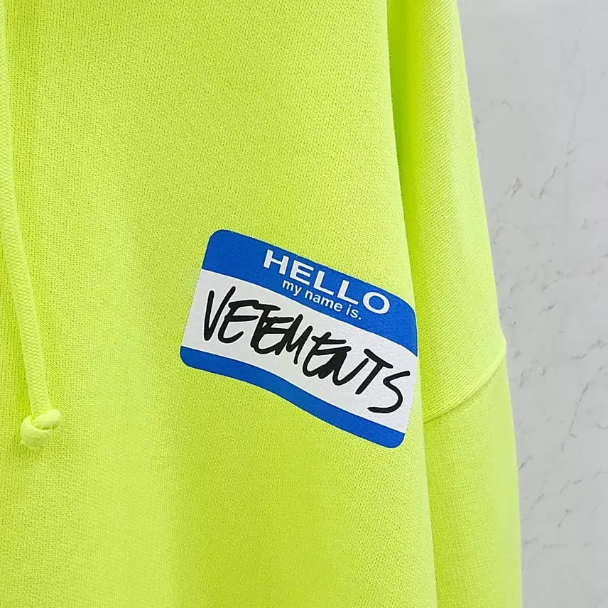 [BUNJANG] VETEMENTS Hello My Name Neon Oversized Hoodie / XS / 베트멍 헬로 마이 네임 네온 오버 후드티