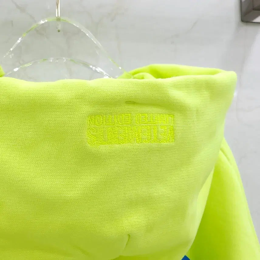 [BUNJANG] VETEMENTS Hello My Name Neon Oversized Hoodie / XS / 베트멍 헬로 마이 네임 네온 오버 후드티