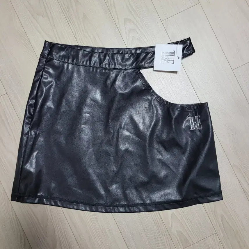 [BUNJANG] TRUE Black Unique Mini Skirt / TRUE 미사용품 독특한 미니 스커트