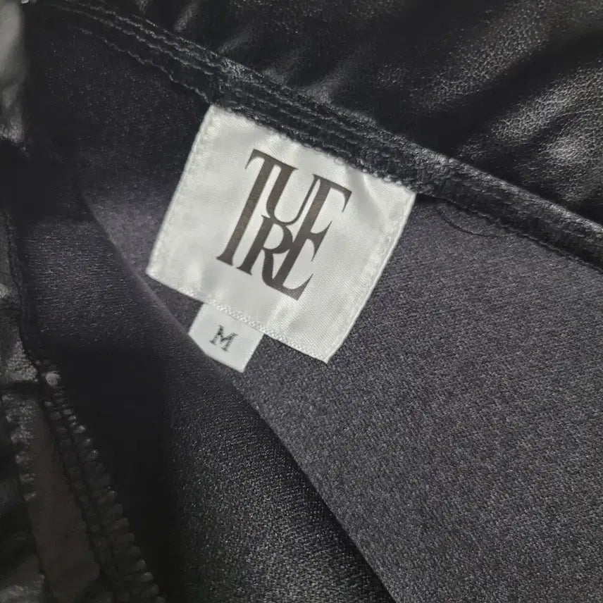 [BUNJANG] TRUE Black Unique Mini Skirt / TRUE 미사용품 독특한 미니 스커트