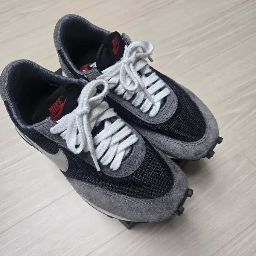 [BUNJANG] Nike Daybreak Metallic Silver Black Sneakers / 나이키 데이브레이크 매탈릭실버 검은230