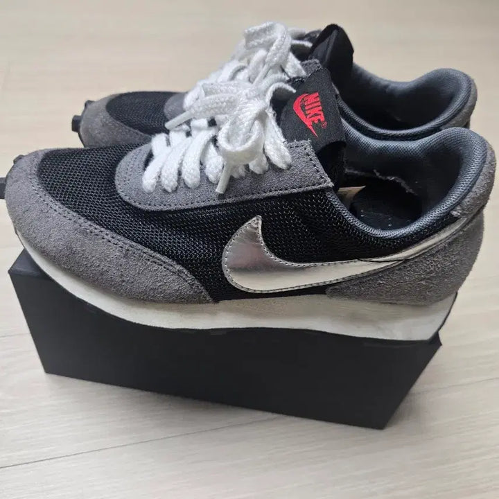 [BUNJANG] Nike Daybreak Metallic Silver Black Sneakers / 나이키 데이브레이크 매탈릭실버 검은230