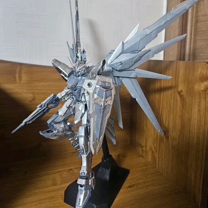 [BUNJANG] Bandai Freedom Gundam Silver Assembled Plastic Model / 반다이 한정판 프리덤 건담 실버 프라모델 가조립 가조