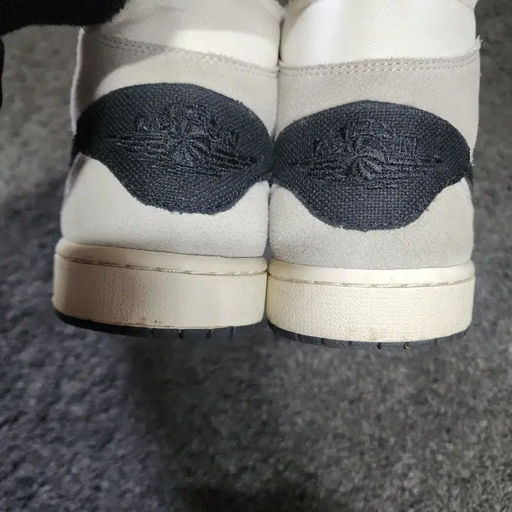 [BUNJANG] Nike Air Jordan 1 Mid Craft Grey Sneakers / 나이키 에어 조던 1 미드 크레프트 그레이 275사이즈