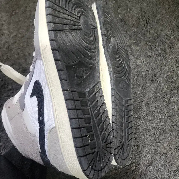 [BUNJANG] Nike Air Jordan 1 Mid Craft Grey Sneakers / 나이키 에어 조던 1 미드 크레프트 그레이 275사이즈