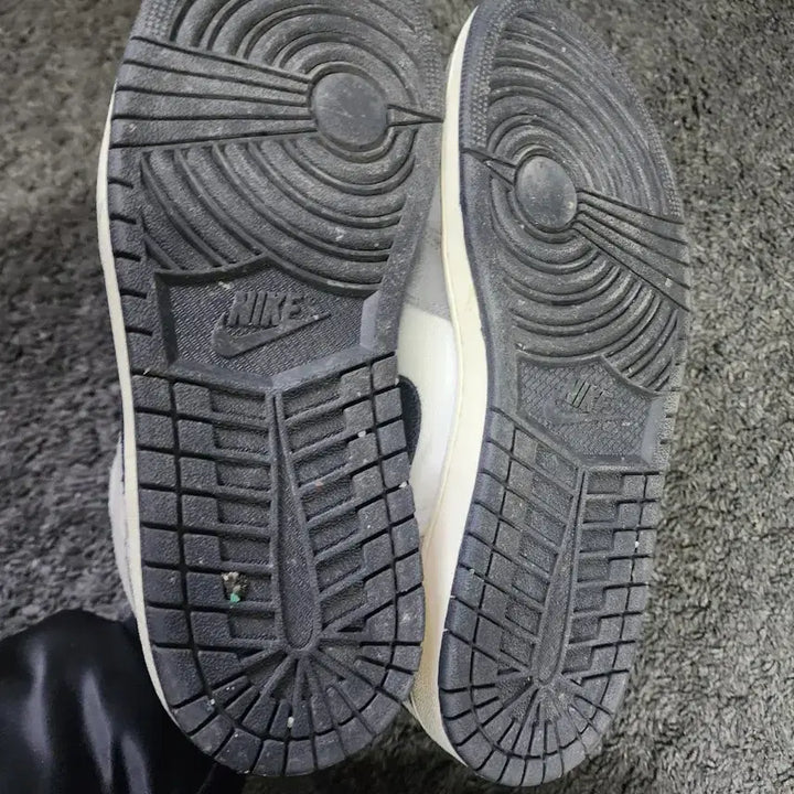 [BUNJANG] Nike Air Jordan 1 Mid Craft Grey Sneakers / 나이키 에어 조던 1 미드 크레프트 그레이 275사이즈