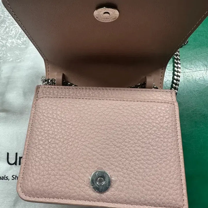 [SOLD OUT] 새상품 Fofo Universe 핑크 체인 미니백