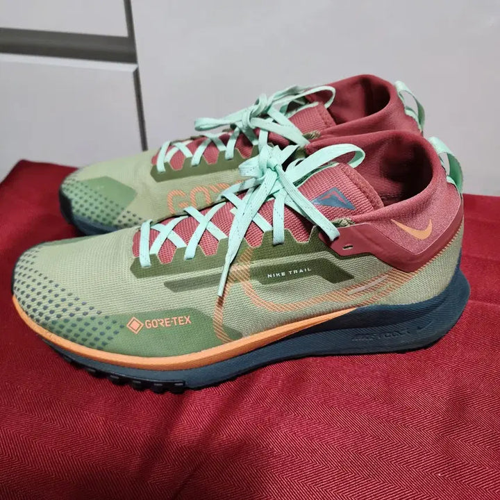 [SOLD OUT] 나이키 리액트 페가수스 트레일 4고어텍스us11 290mm 러닝화 트레