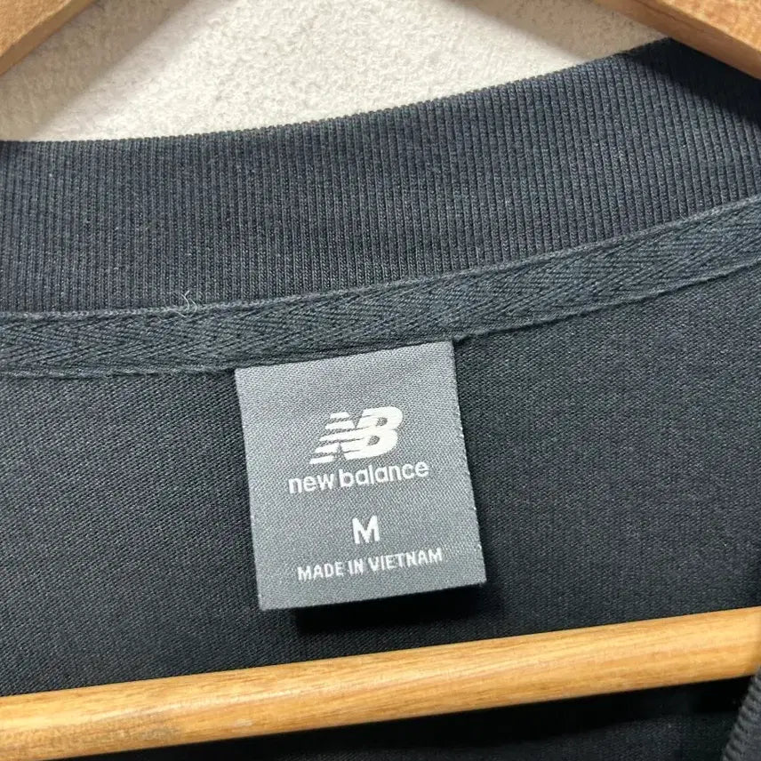 [SOLD OUT] 뉴발란스 블랙 반팔 프린팅 티셔츠 M