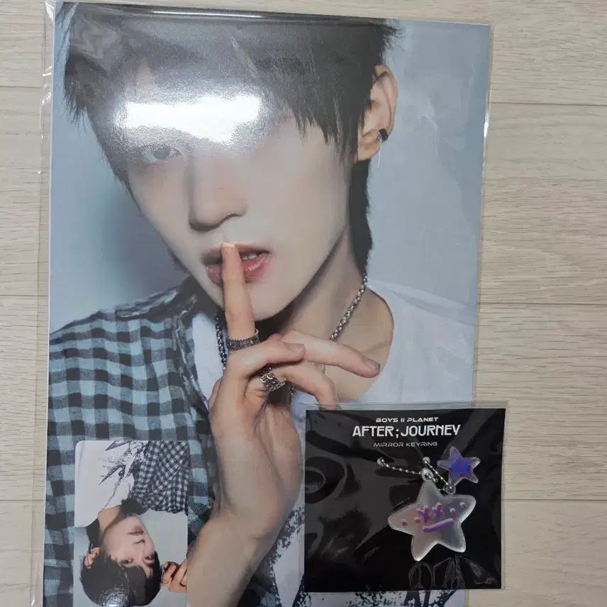 [BUNJANG] Heo Jung-seung BOF2 A4 Poster &amp; Mirror Keyring Bundle Set / 할인)허중싱 보플2 미개봉 A4 포스터 &amp; 미러키링 보플전시회