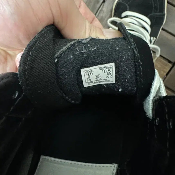 [BUNJANG] Vans x WTAPS Sk8-Hi "Crossbone" Black Sneakers (US 9) / Vans x WTAPS 크로스본 SK8-HI 블랙 스니커즈 270